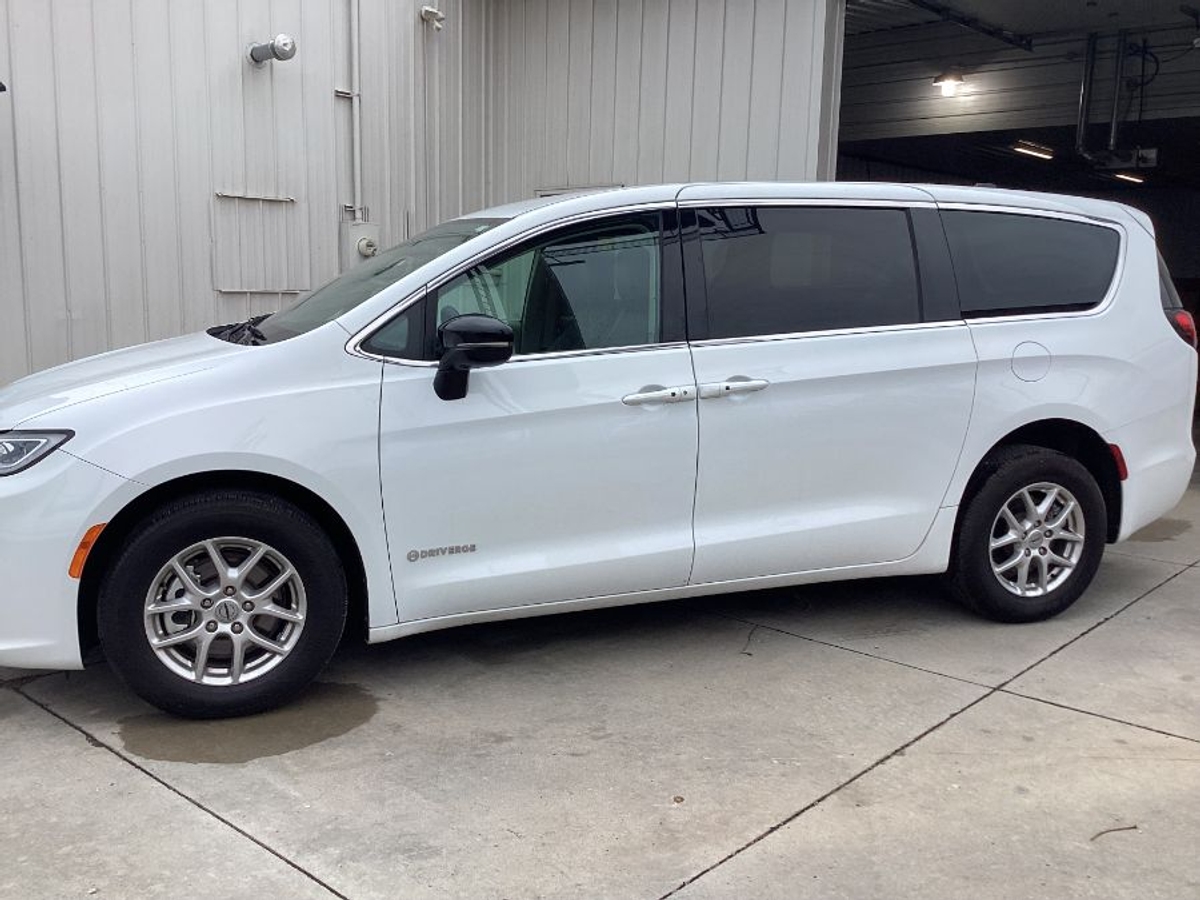 2024 CHRYSLER PACIFICA - Image 5