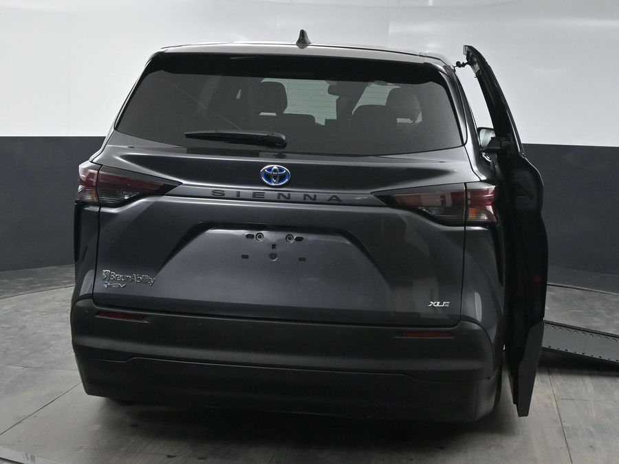 New 2025 Toyota Sienna Hybrid XLE Base - BraunAbility Side Entry Entry In Floor Automatic Ramp