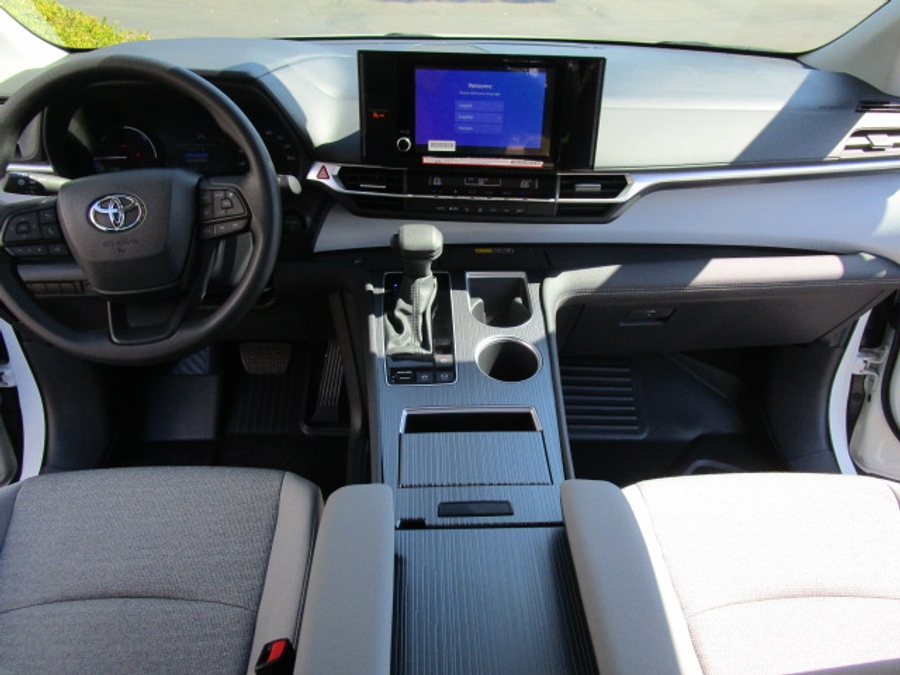 New 2025 Toyota Sienna Hybrid LE - BraunAbility Commercial Rear Entry Entry Fold Out Manual Ramp