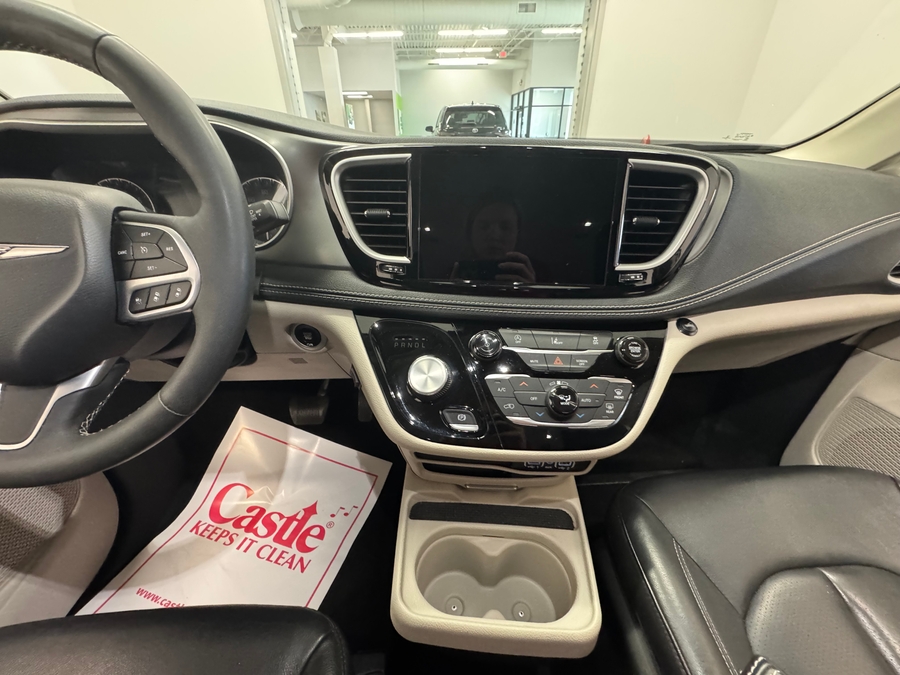 2022 Chrysler Pacifica Touring L - Photo 8