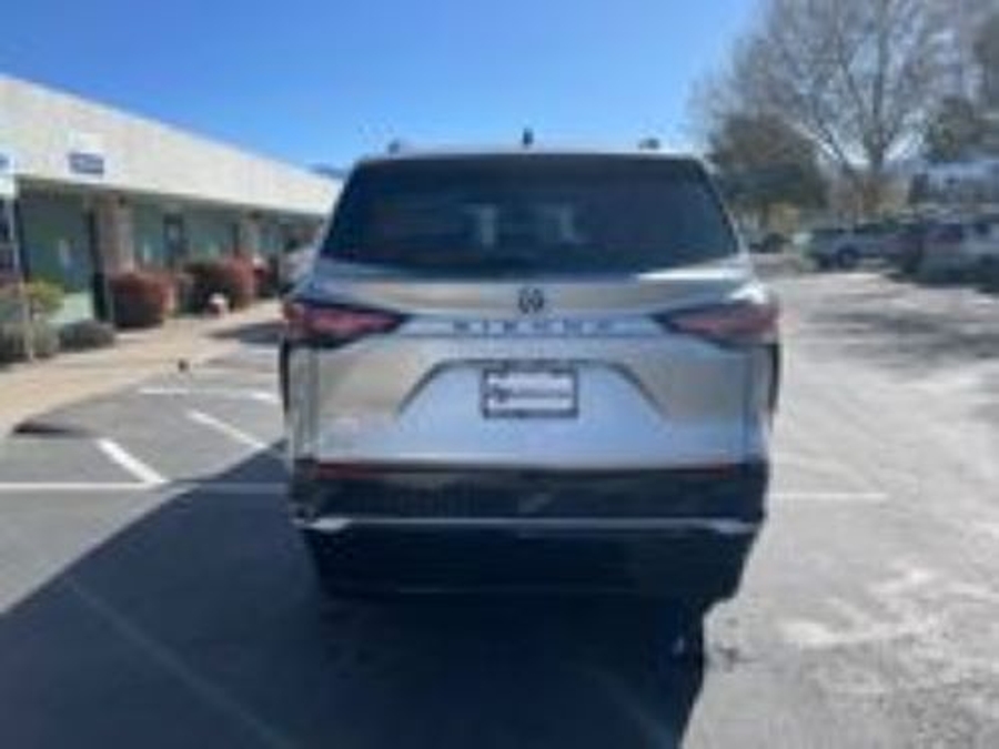 New 2025 Toyota Sienna Hybrid FWD XLE PLUS - VMI Side Entry Entry In Floor Automatic Ramp