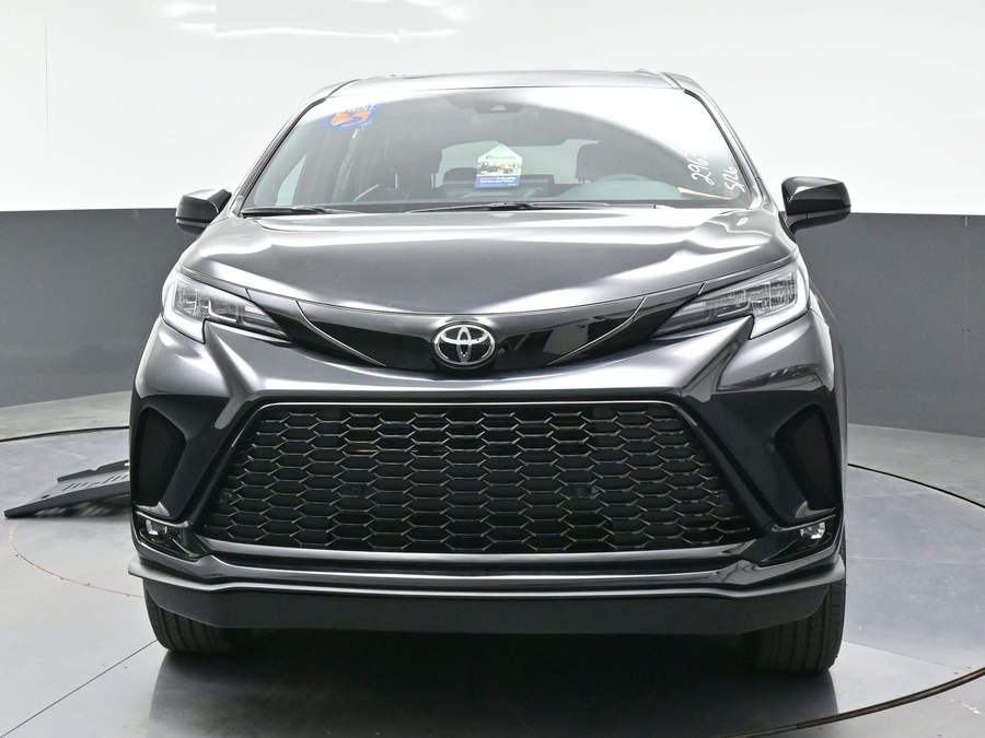 New 2026 Toyota Sienna Hybrid XSE Sport - BraunAbility Side Entry Fold Out Automatic Ramp