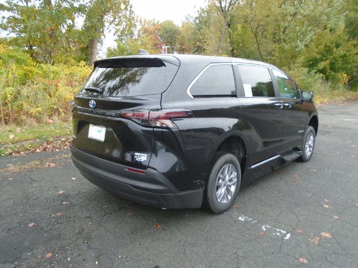 2025 TOYOTA SIENNA - Image 13