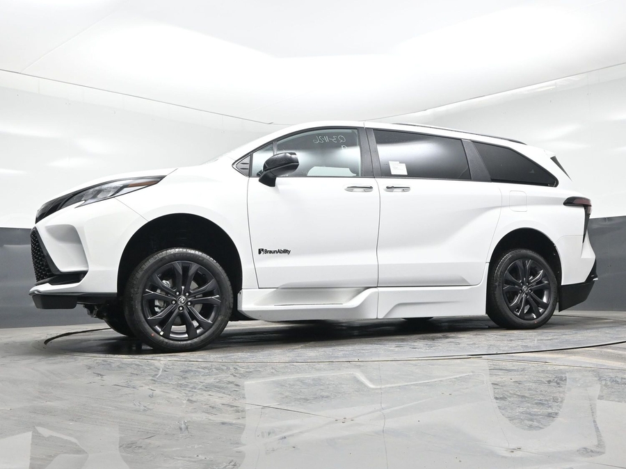 New 2026 Toyota Sienna Hybrid XSE Sport - BraunAbility Side Entry In Floor Automatic Ramp
