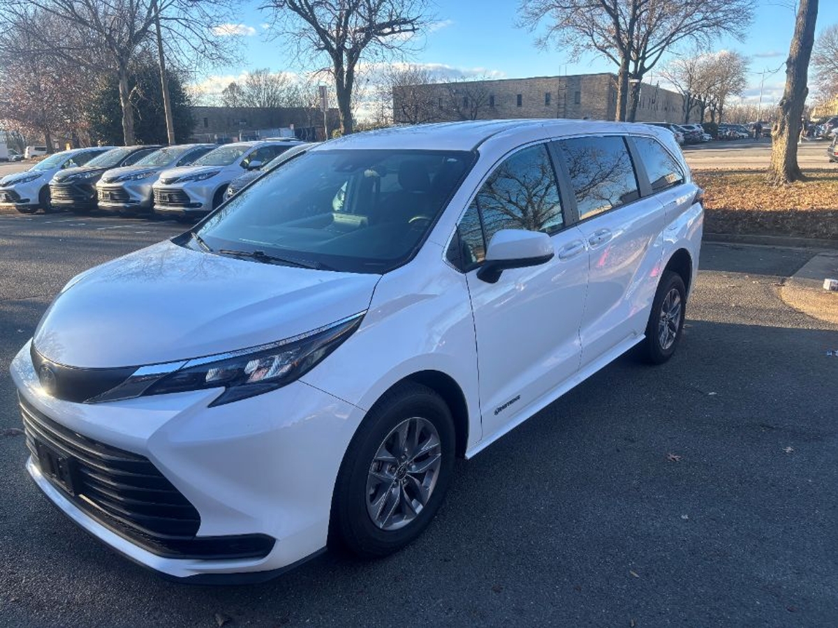 2024 TOYOTA SIENNA - Image 2