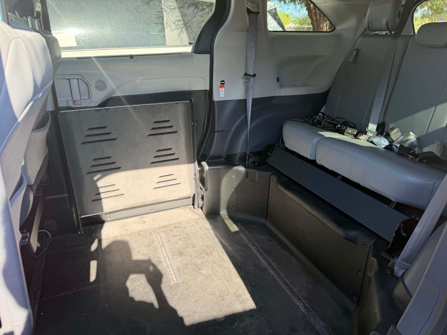Used 2021 Toyota Sienna Hybrid XLE - BraunAbility Side Entry Entry Fold Out Automatic Ramp