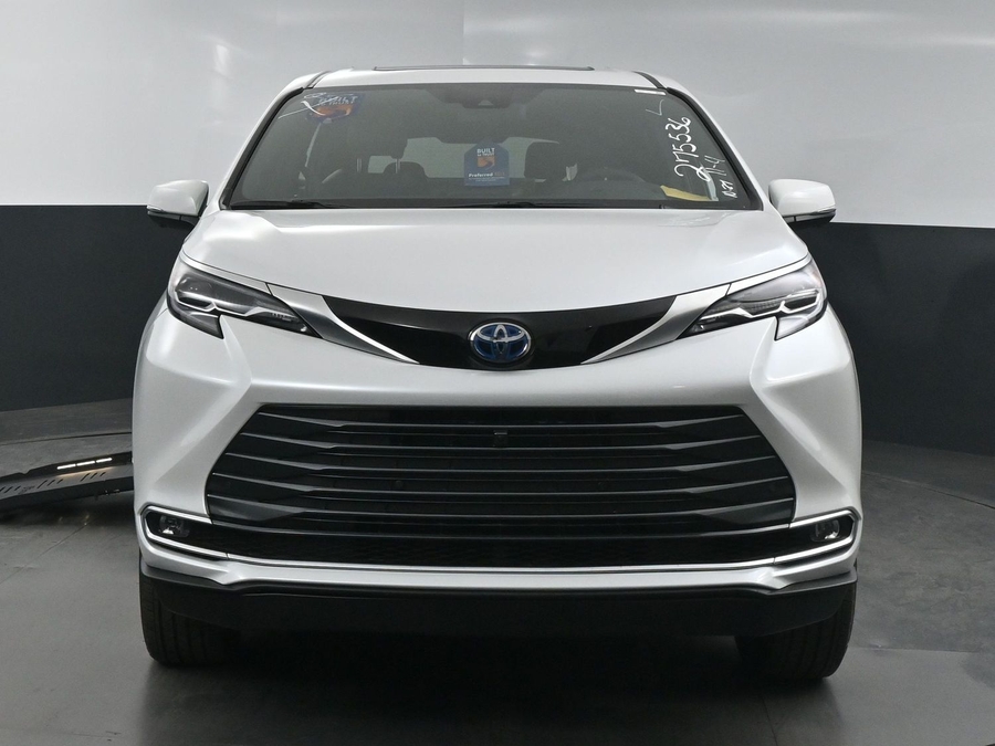 New 2025 Toyota Sienna Hybrid Platinum - BraunAbility Side Entry Entry Fold Out Automatic Ramp