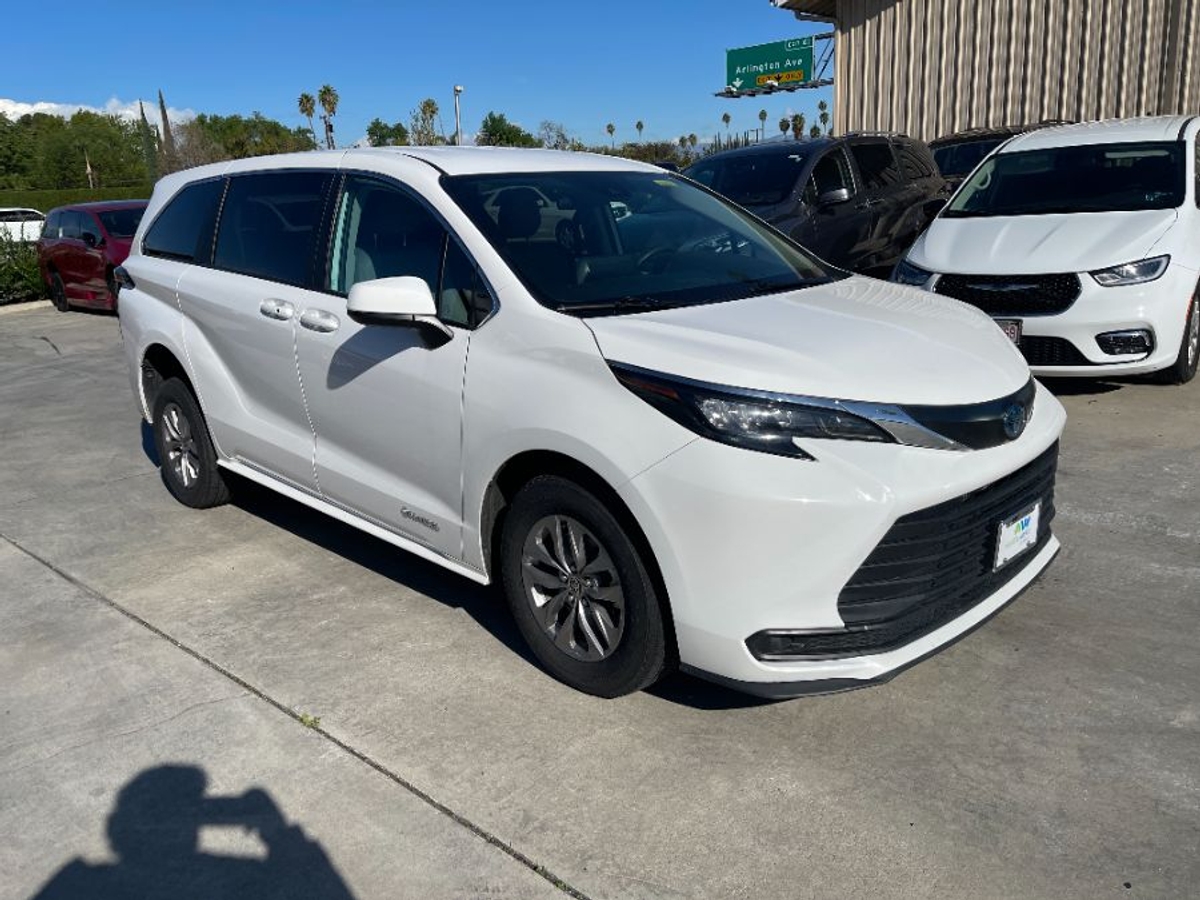 2024 TOYOTA SIENNA - Image 7