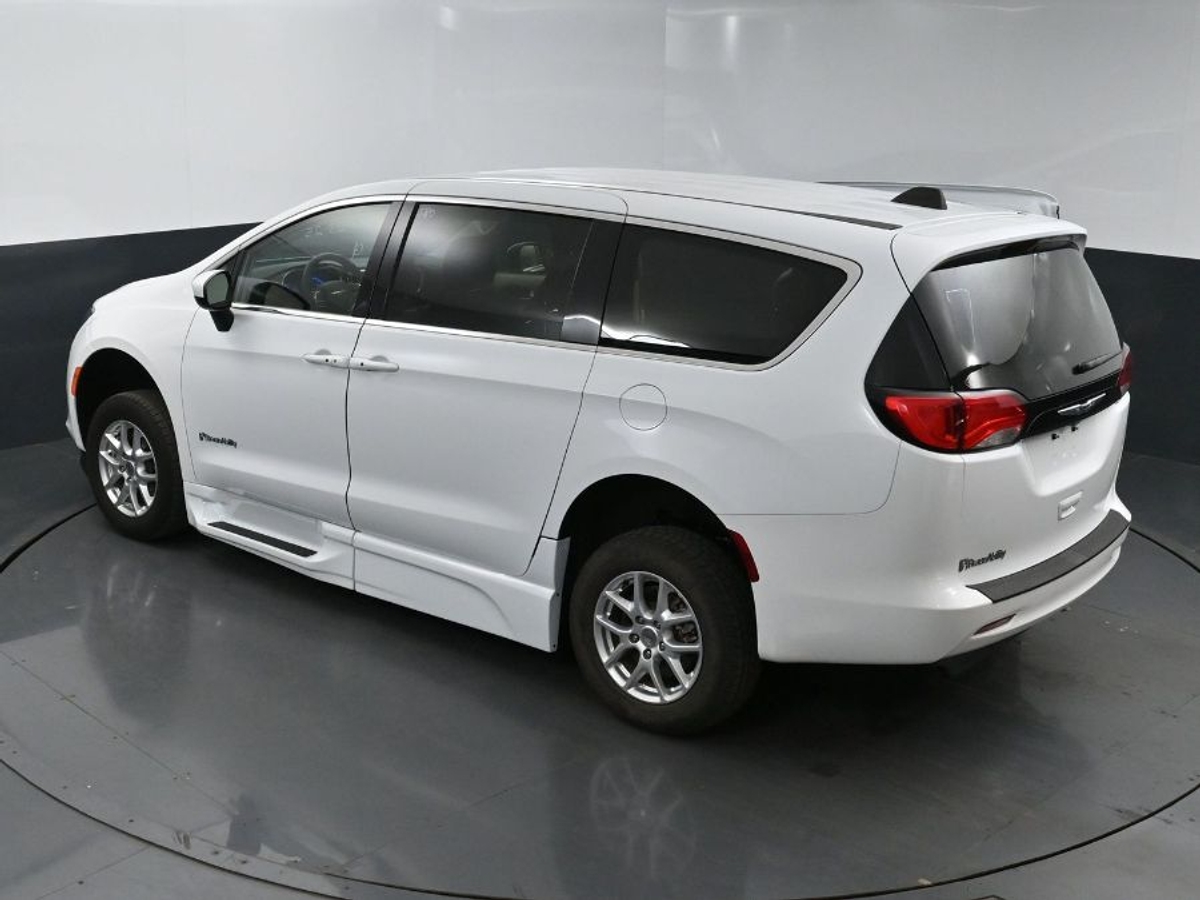 2023 CHRYSLER VOYAGER - Image 24