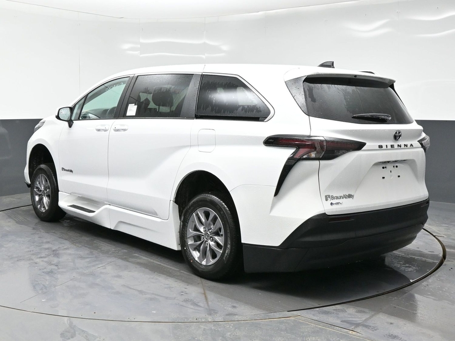 New 2026 Toyota Sienna Hybrid LE - BraunAbility Side Entry Entry Fold Out Automatic Ramp