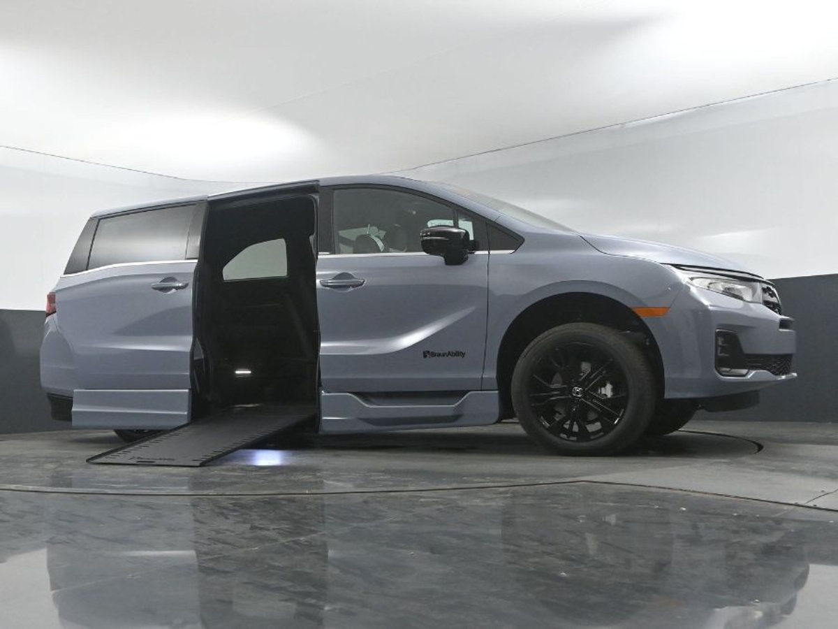 Grey Honda Odyssey image number 17