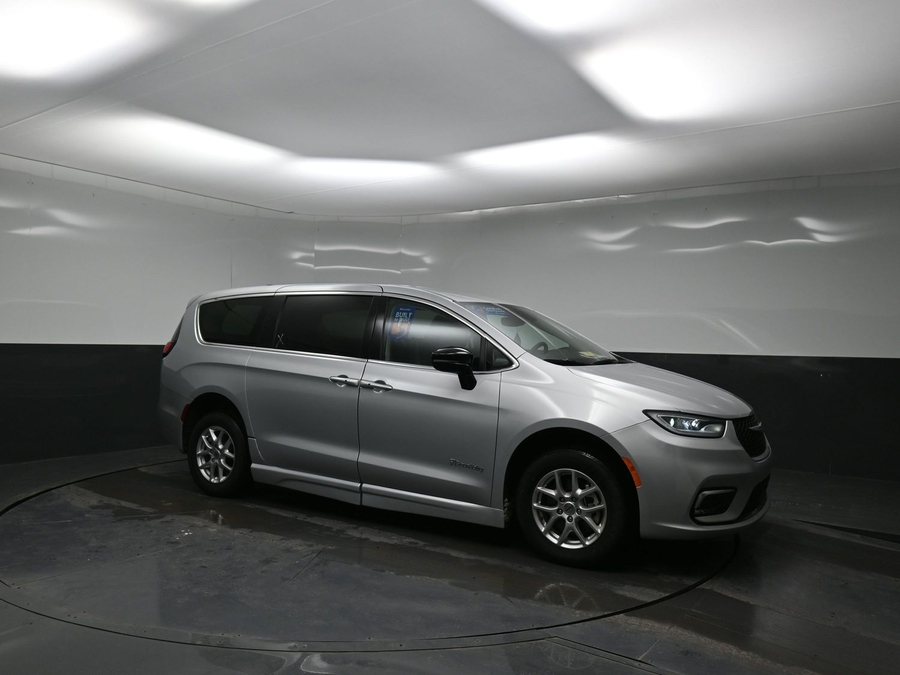 Used 2024 Chrysler Pacifica Touring L - BraunAbility Side Entry Entry Fold Out Automatic Ramp