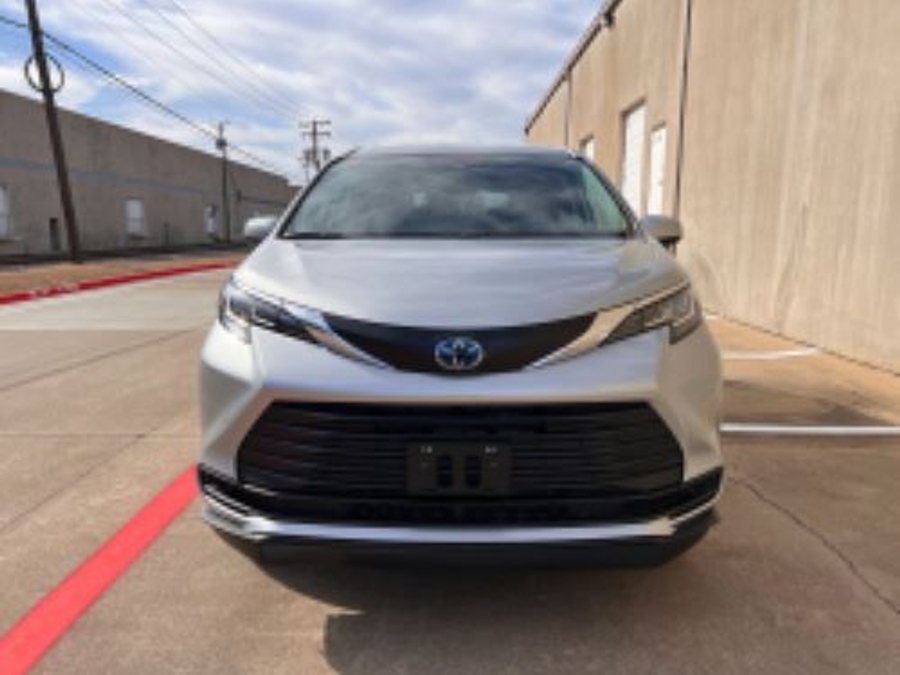 Used 2024 Toyota Sienna Hybrid LE - BraunAbility Side Entry Fold Out Automatic Ramp