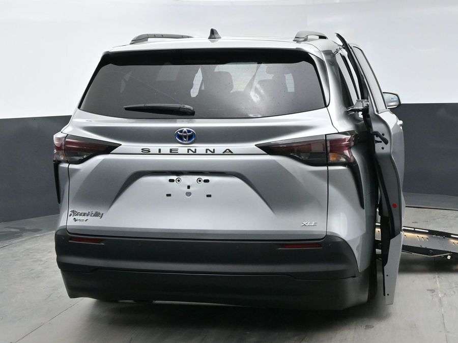 New 2025 Toyota Sienna Hybrid XLE Plus