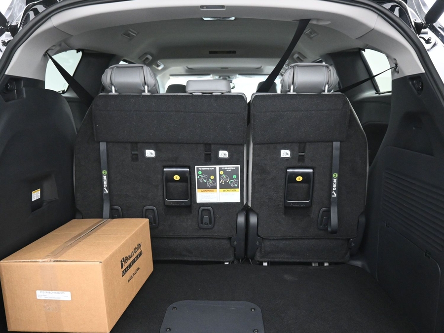 New 2026 Toyota Sienna Hybrid XLE Base - BraunAbility Side Entry Entry Fold Out Automatic Ramp
