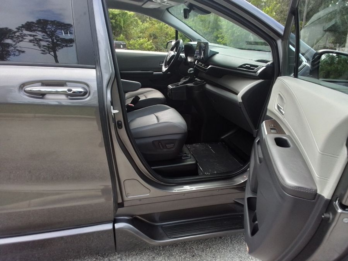 2023 TOYOTA SIENNA - Image 9