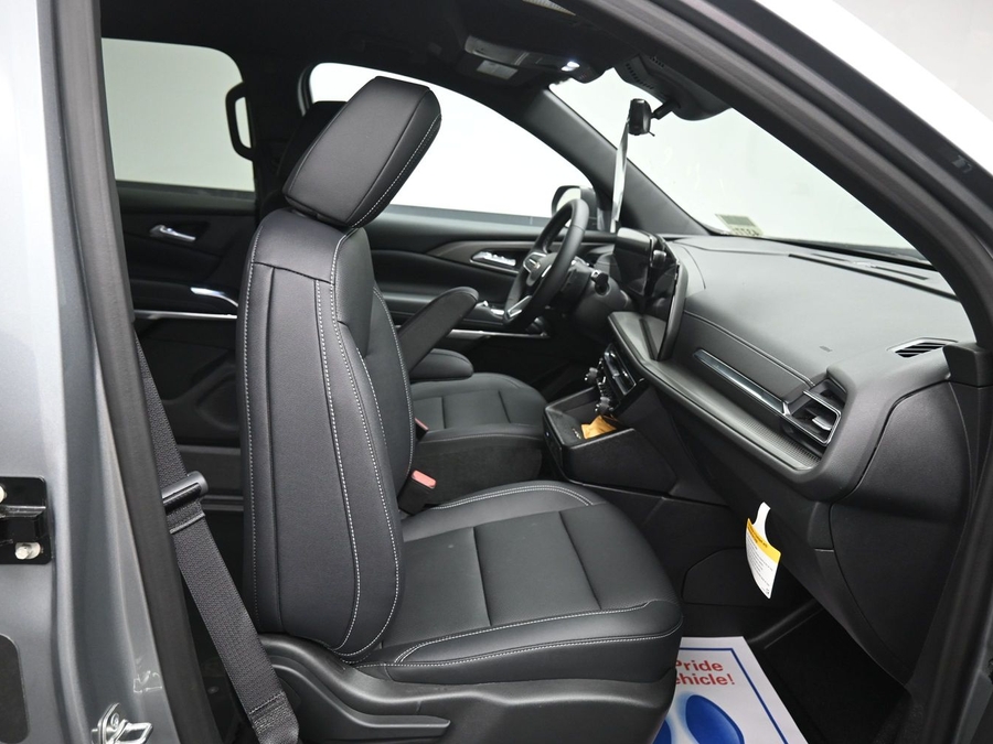 New 2026 Chevrolet Traverse 1LT - BraunAbility Side Entry In Floor Automatic Ramp
