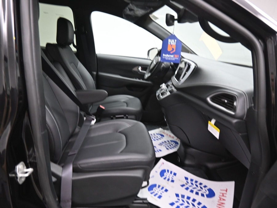 Black Chrysler Pacifica image number 8