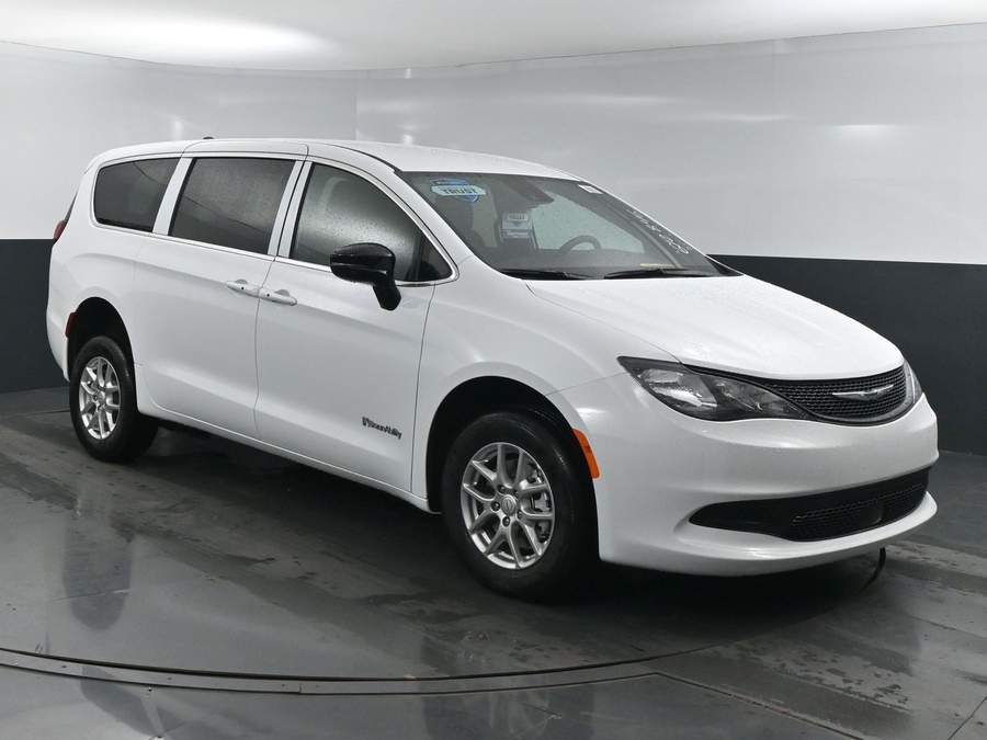 2025 Chrysler Voyager LX's photo