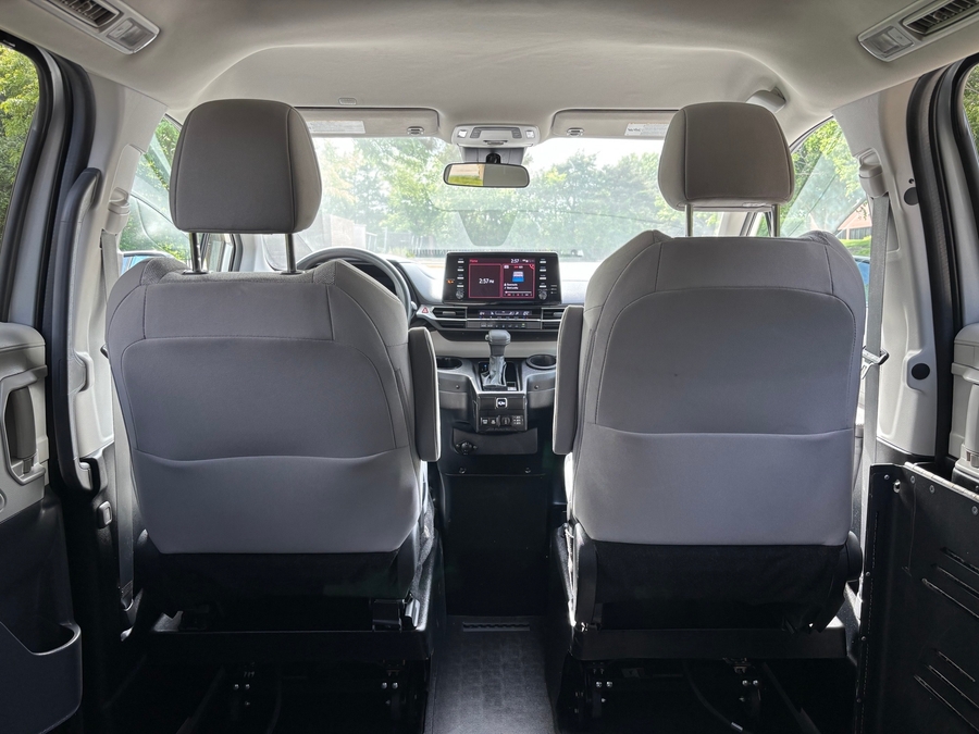 Used 2024 Toyota Sienna Hybrid LE - BraunAbility Side Entry Entry Fold Out Automatic Ramp