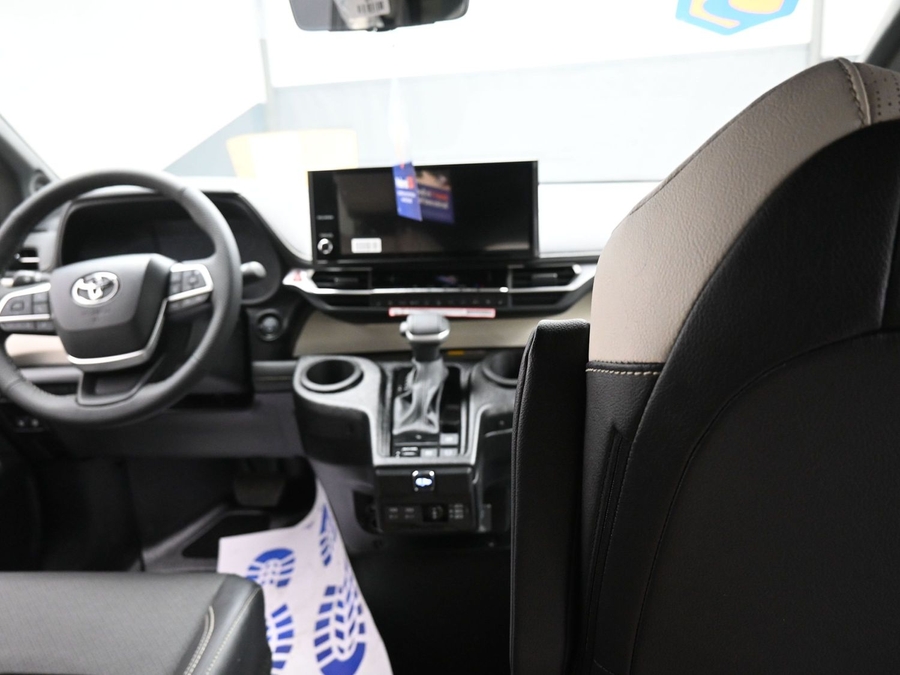 New 2026 Toyota Sienna Hybrid Limited - BraunAbility Side Entry Fold Out Automatic Ramp
