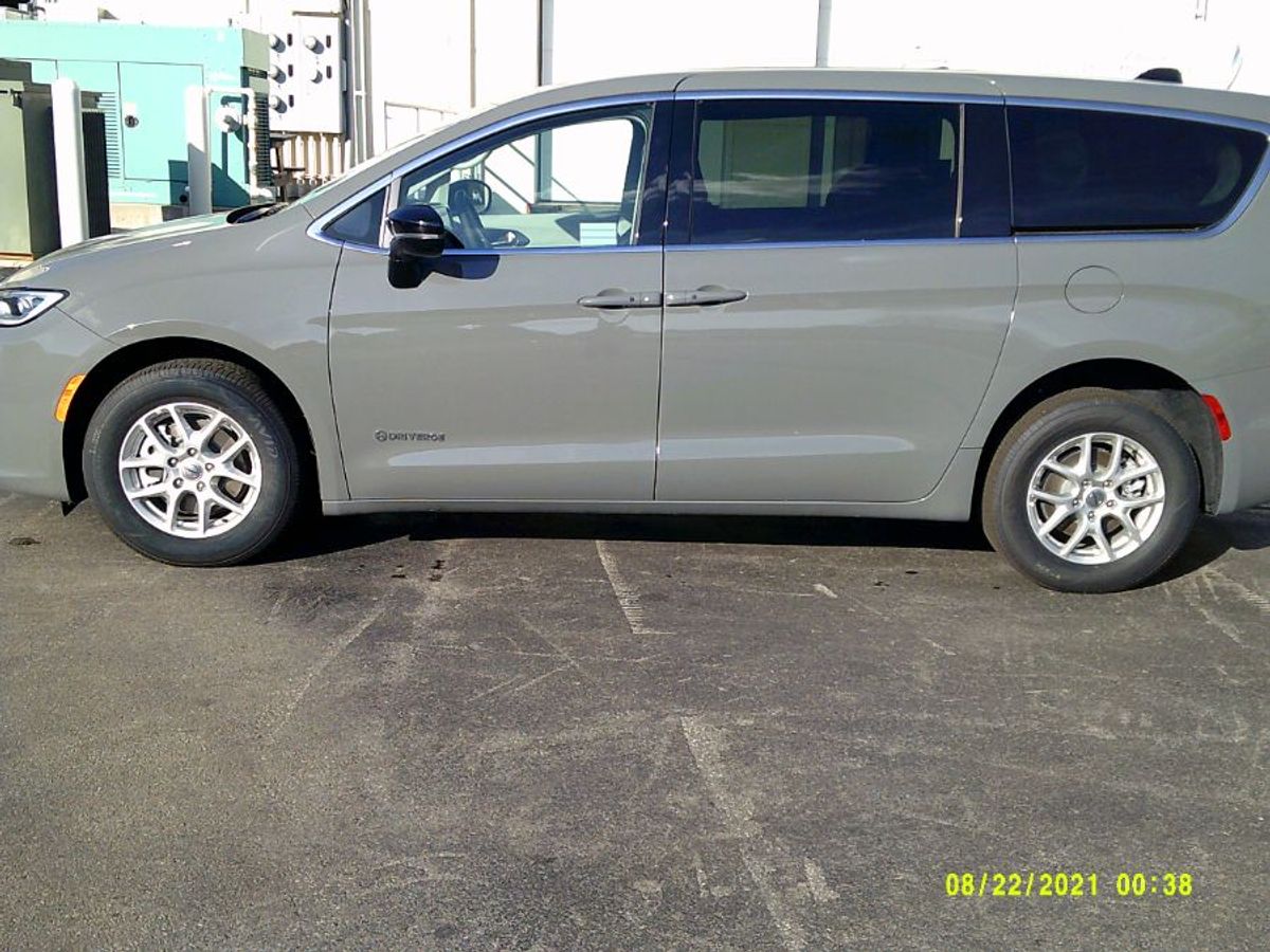 2024 CHRYSLER PACIFICA - Image 5
