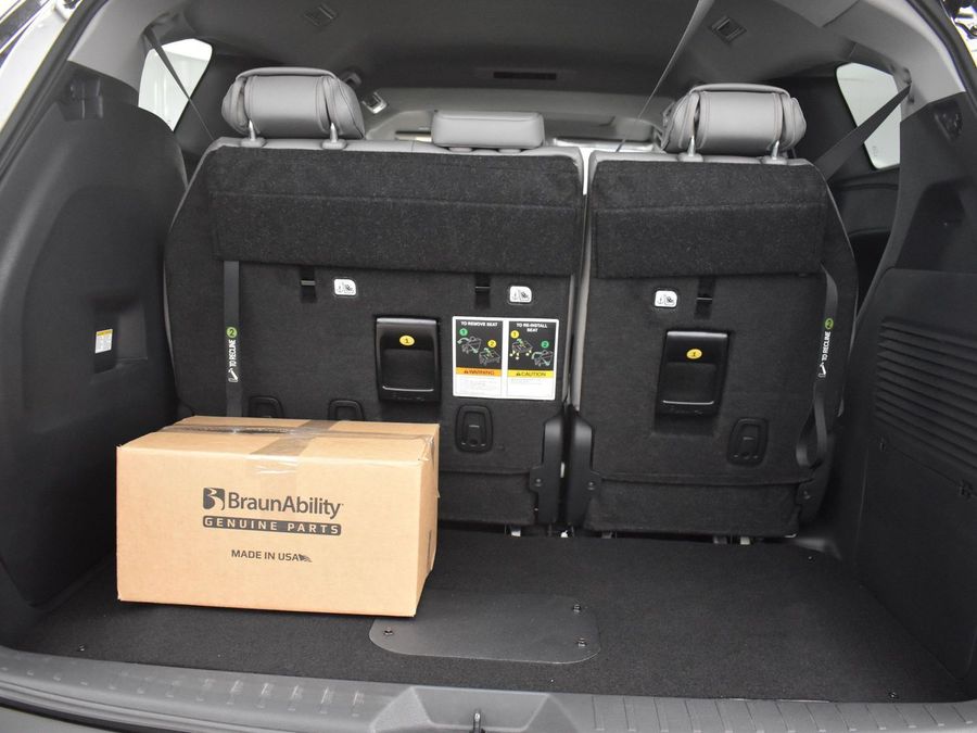New 2025 Toyota Sienna Hybrid XLE Base - BraunAbility Side Entry Entry Fold Out Automatic Ramp
