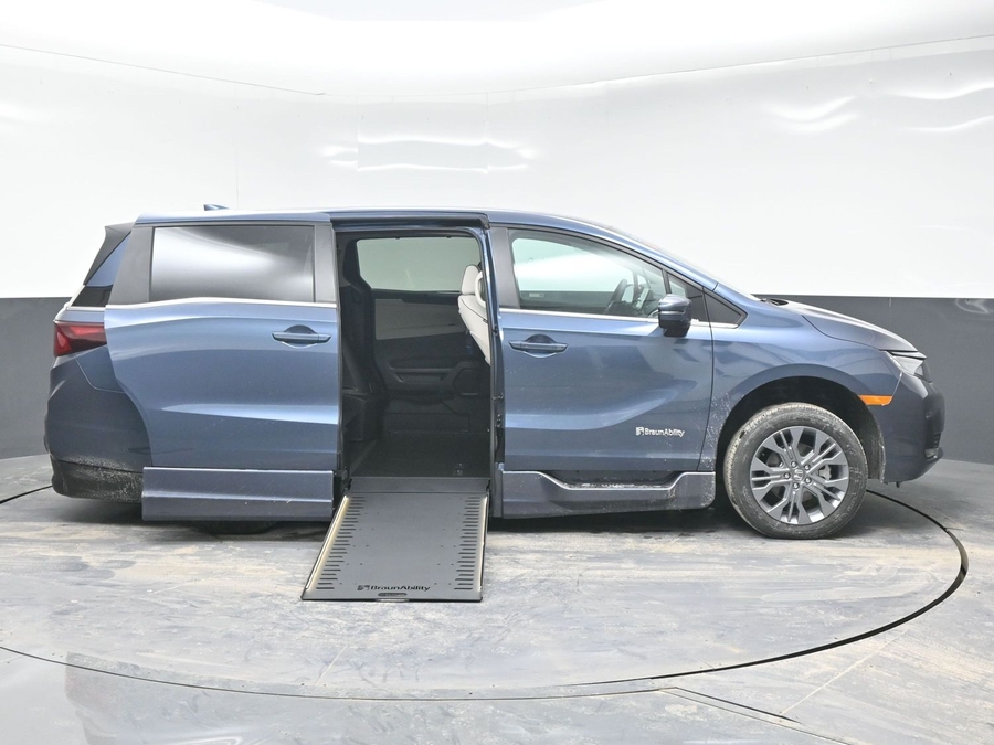 New 2026 Honda Odyssey Touring - BraunAbility Side Entry Entry In Floor Automatic Ramp