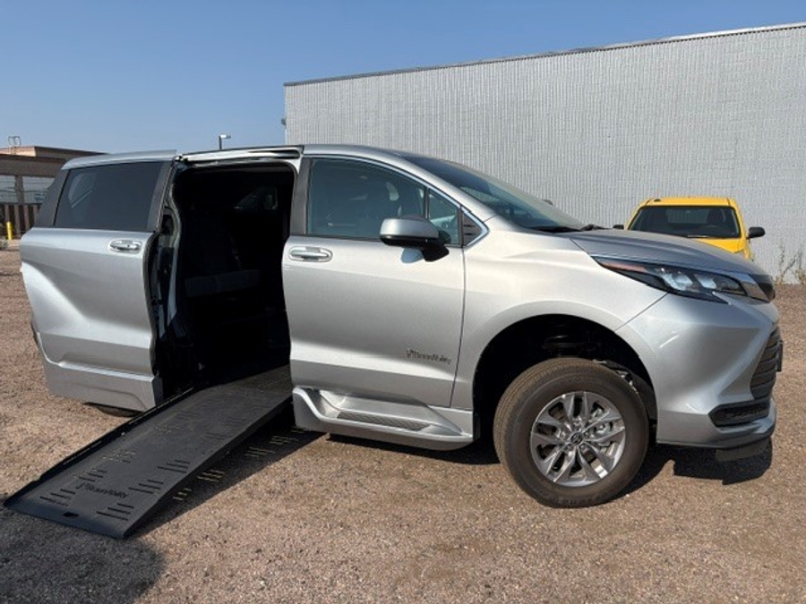 Used 2025 Toyota Sienna Hybrid LE - BraunAbility Side Entry Fold Out Automatic Ramp