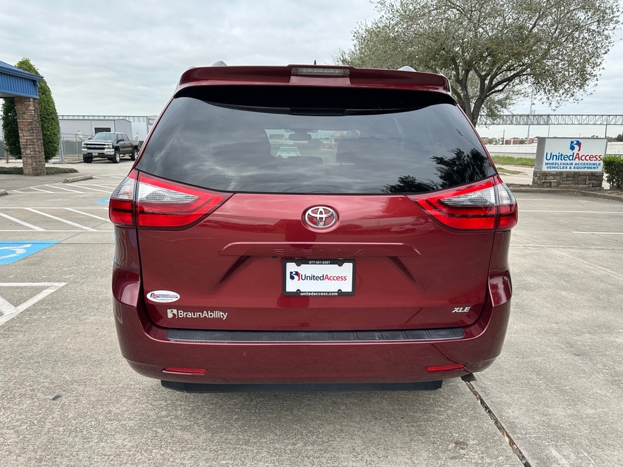 Used 2020 Toyota Sienna XLE Base - BraunAbility Side Entry Entry In Floor Automatic Ramp
