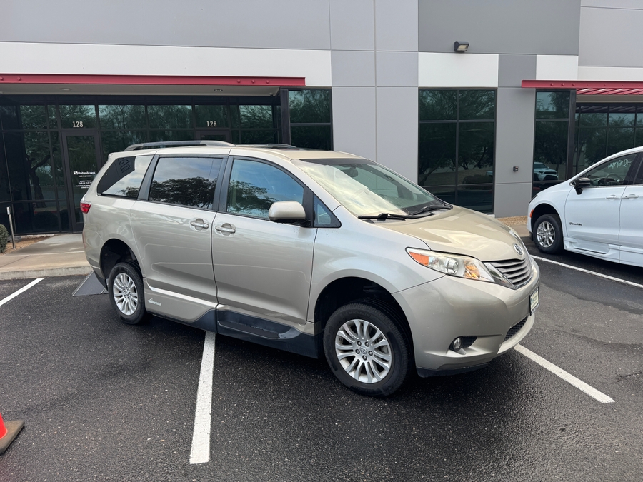Used 2017 Toyota Sienna XLE - VMI Side Entry In Floor Automatic Ramp