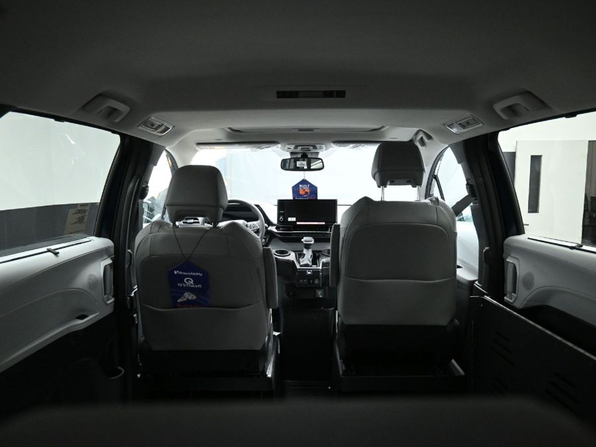 2025 TOYOTA SIENNA - Image 15