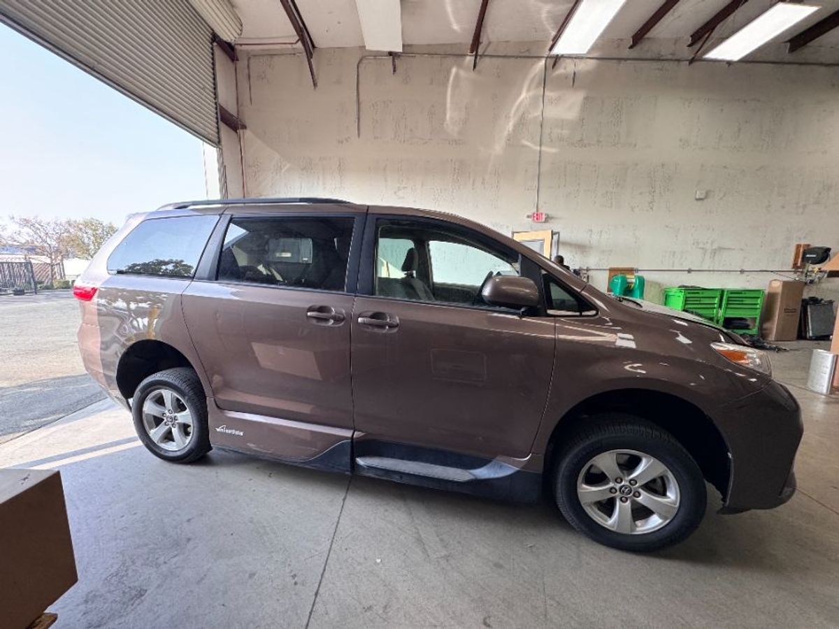 2019 TOYOTA SIENNA - Image 6
