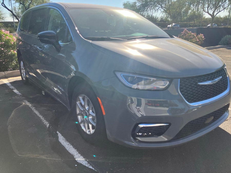 2024 Chrysler Pacifica Touring L's photo