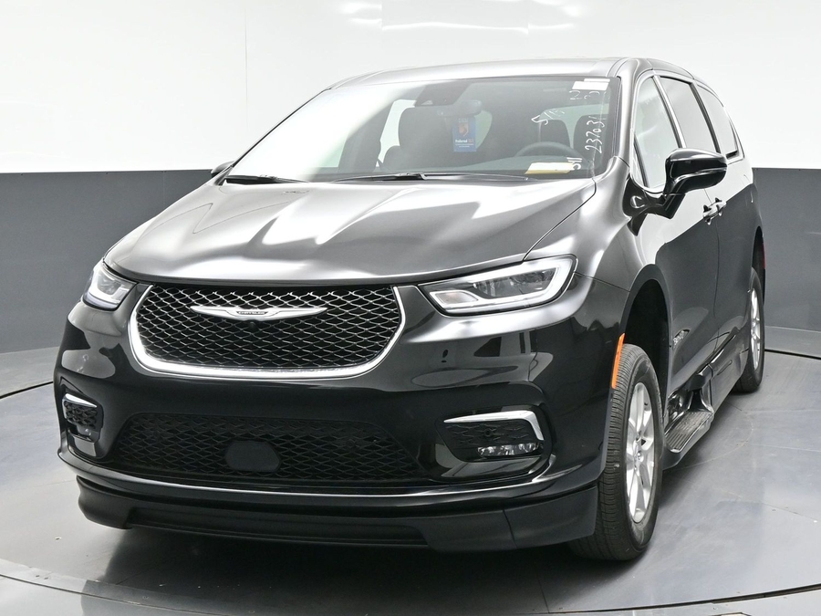 Black Chrysler Pacifica image number 9