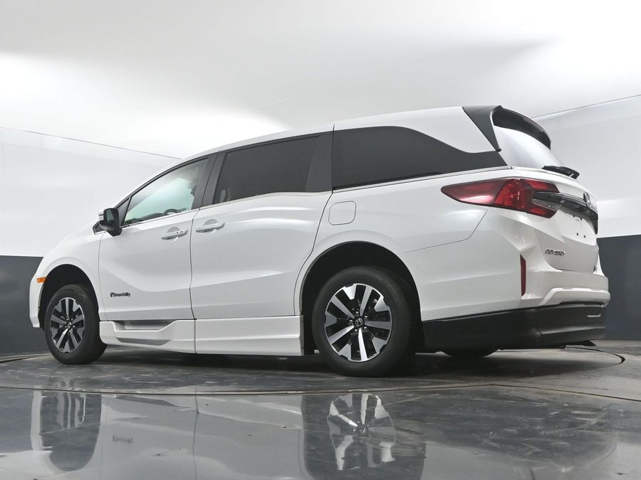 New 2025 Honda Odyssey EX-L - BraunAbility Side Entry Entry In Floor Automatic Ramp