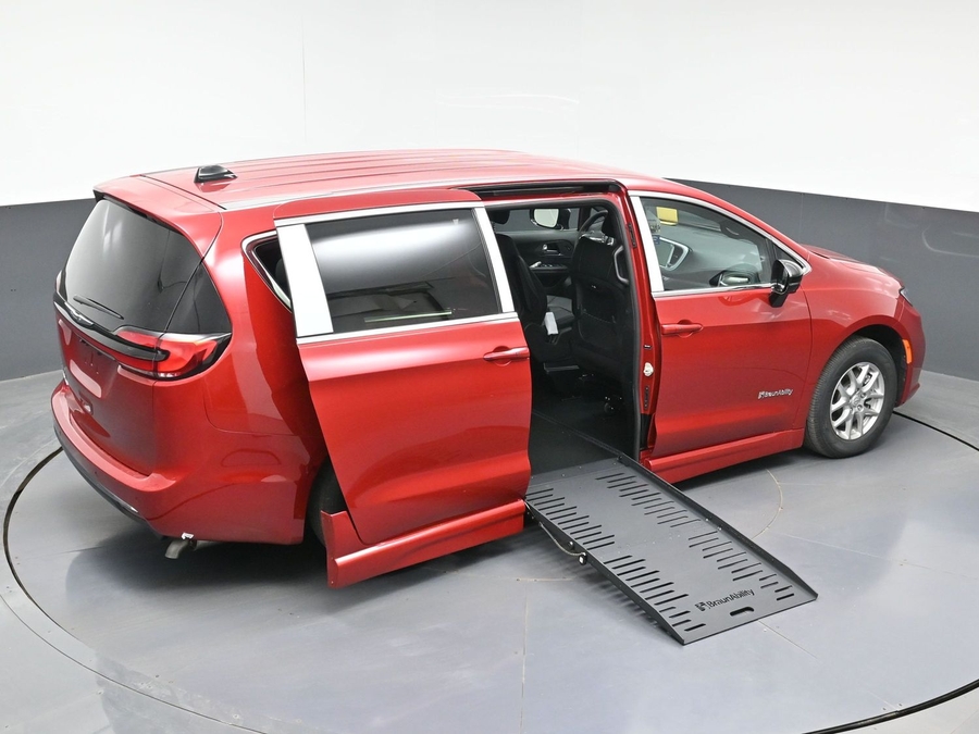 Red Chrysler Pacifica image number 22
