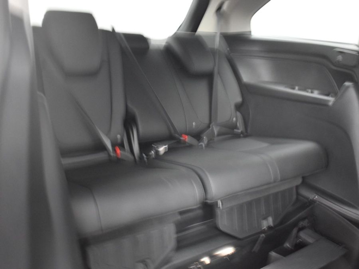 Black Honda Odyssey image number 9