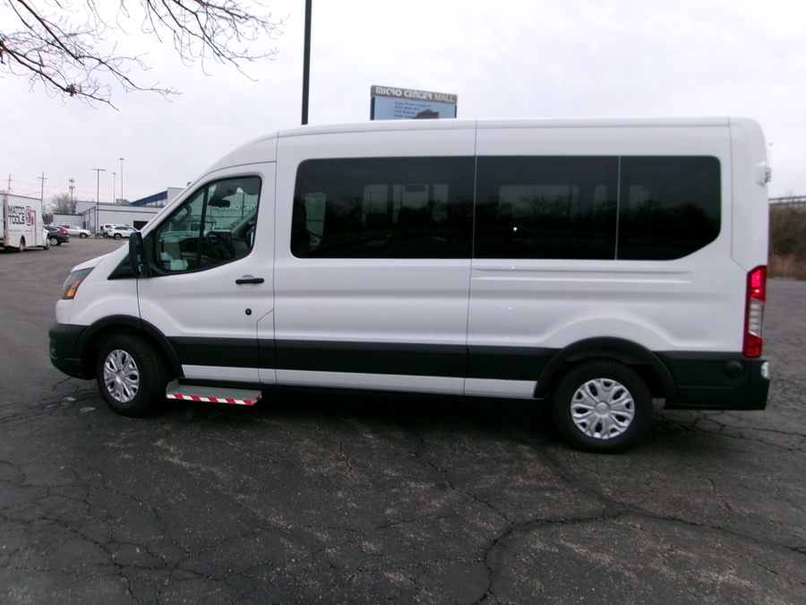 White Ford T350 image number 15