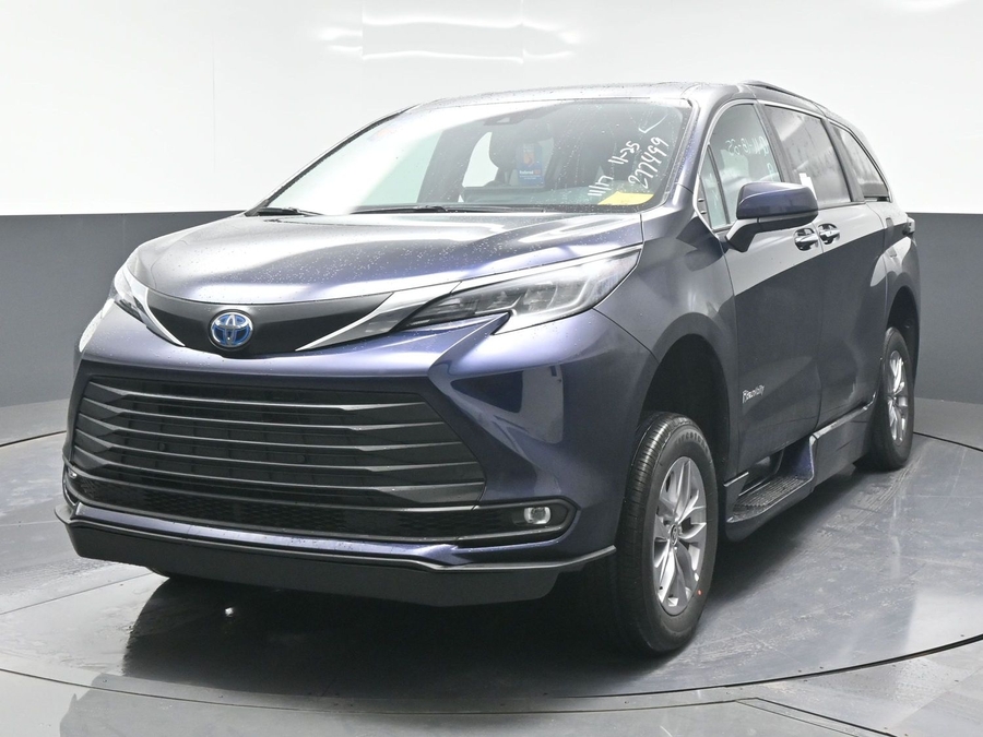 New 2025 Toyota Sienna Hybrid XLE Plus - BraunAbility Side Entry Entry Fold Out Automatic Ramp