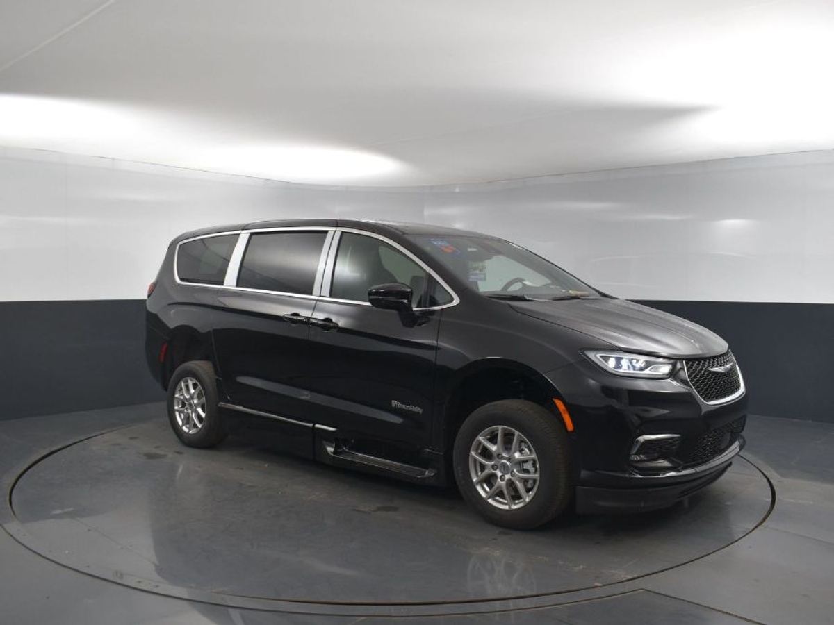 2025 CHRYSLER PACIFICA - Image 17