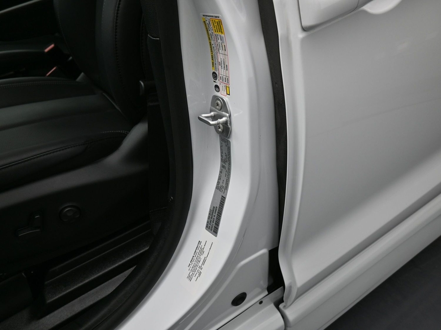 New 2025 Chrysler Pacifica Select Safety - BraunAbility Side Entry Entry In Floor Automatic Ramp