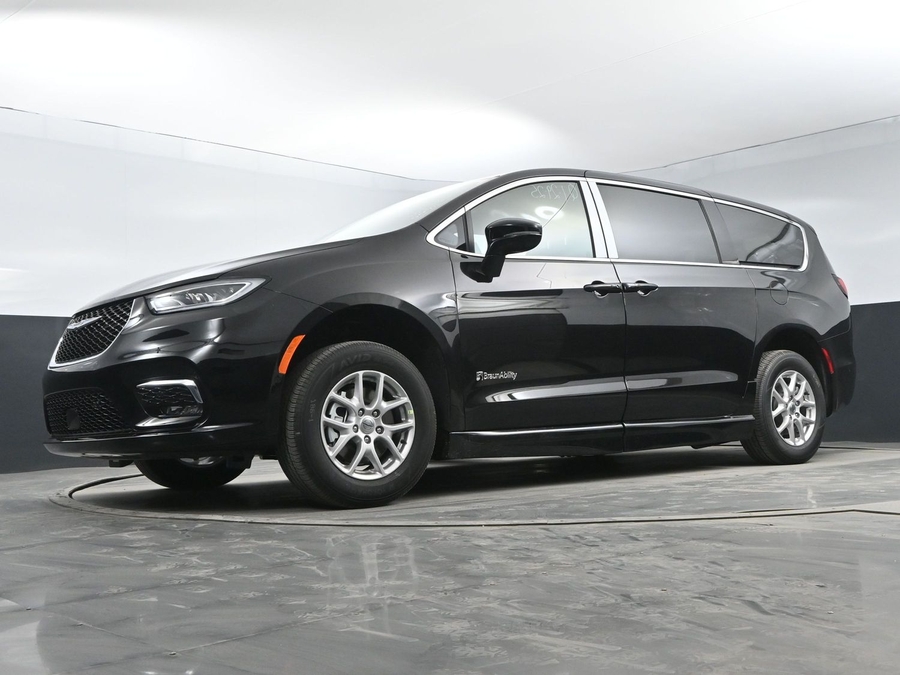 New 2025 Chrysler Pacifica Select Safety - BraunAbility Rear Entry Entry Fold Out Manual Ramp