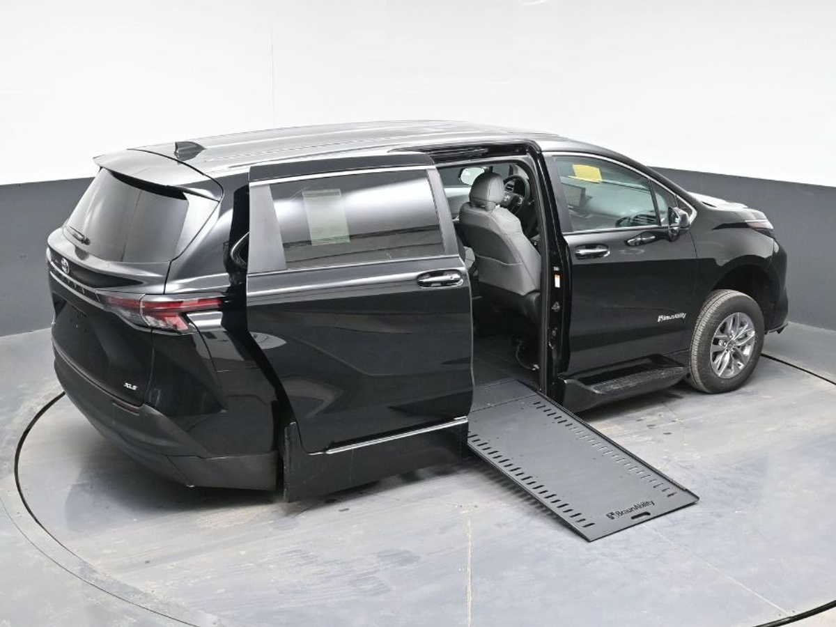 Black Toyota Sienna image number 8
