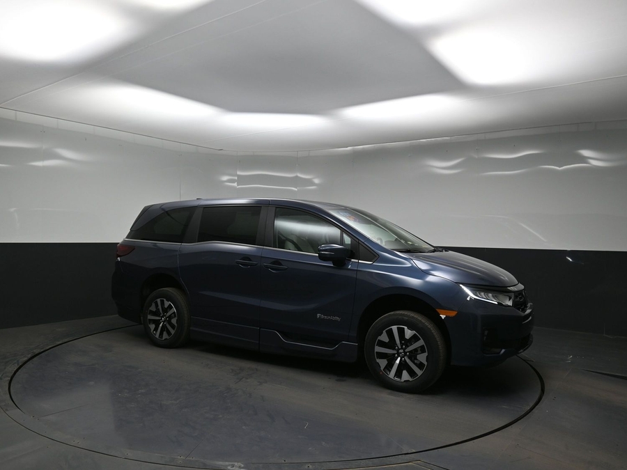 Blue Honda Odyssey image number 11