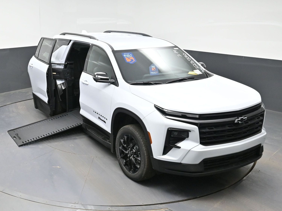 New 2026 Chevrolet Traverse 1LT Midnight - BraunAbility Side Entry Entry In Floor Automatic Ramp