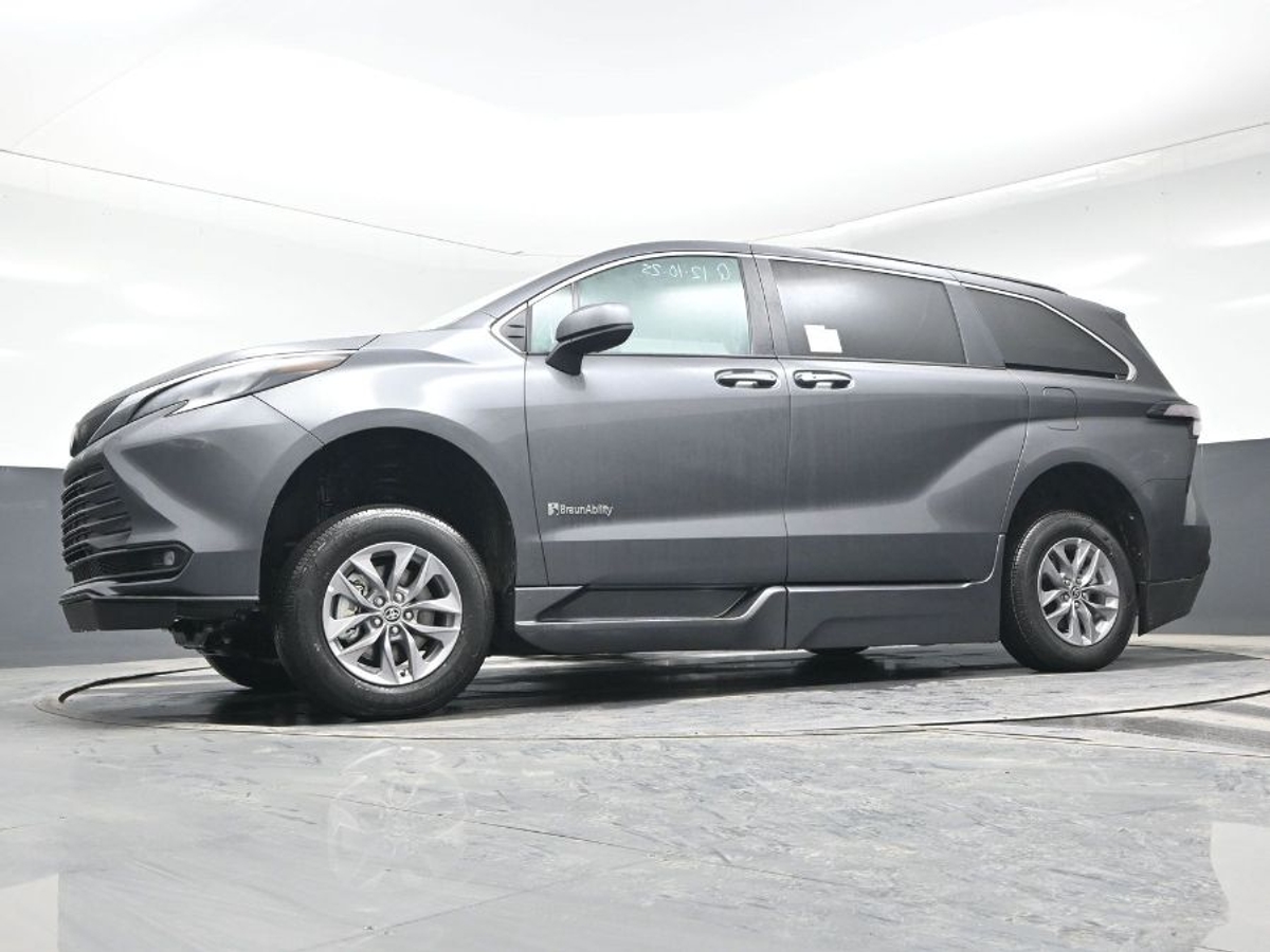 2025 TOYOTA SIENNA - Image 20