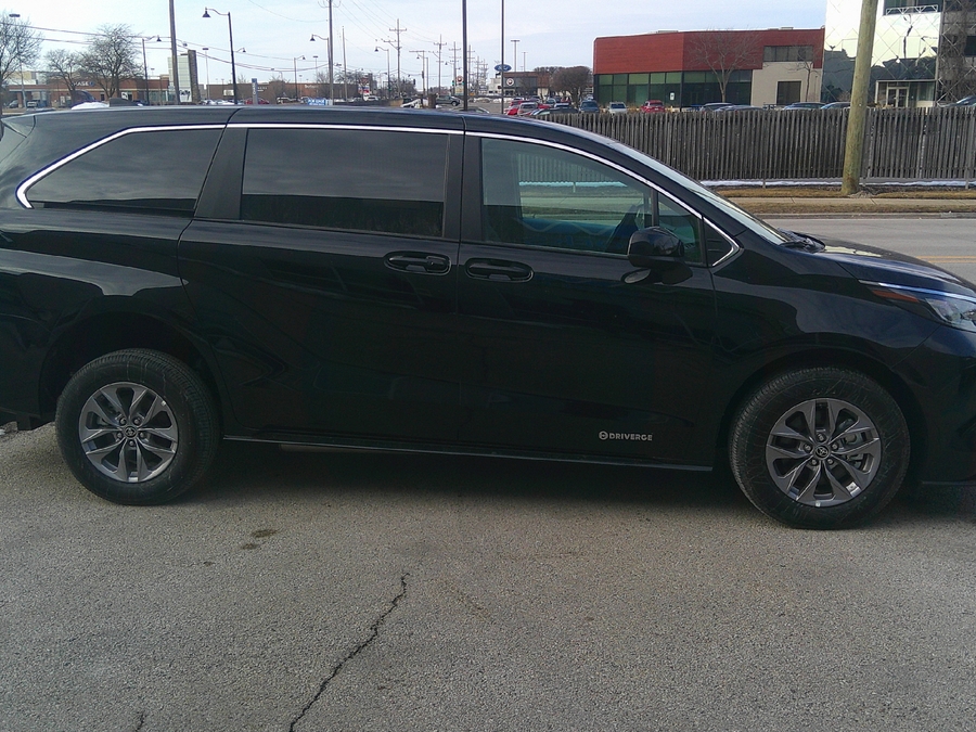 2025 TOYOTA SIENNA - Image 4