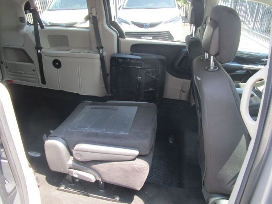 Used 2019 Dodge Grand Caravan SE - International Mobility Rear Entry Entry Fold Out Manual Ramp