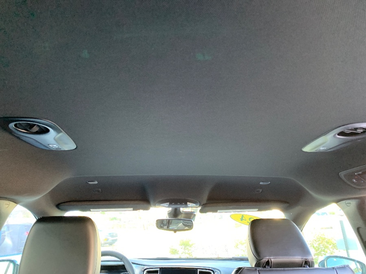 Black Chrysler Pacifica image number 12